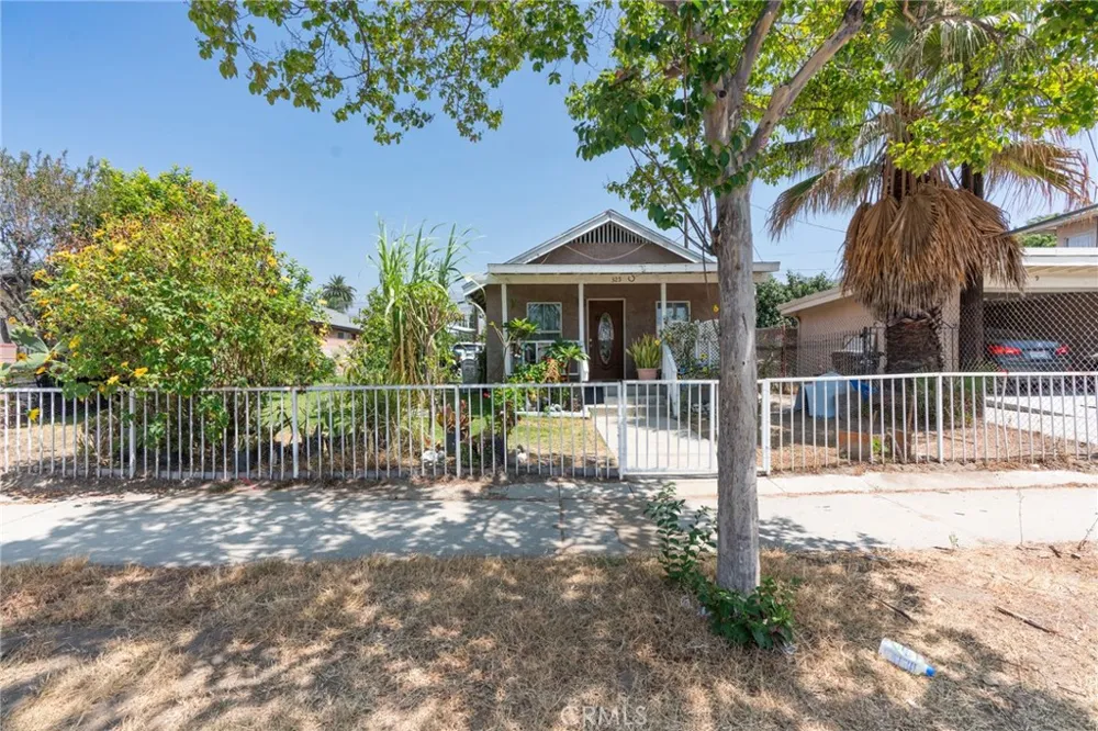 325 W Crescent Drive Azusa, CA 91702