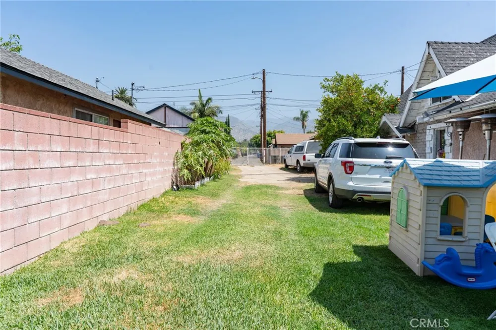 325 W Crescent Drive Azusa, CA 91702
