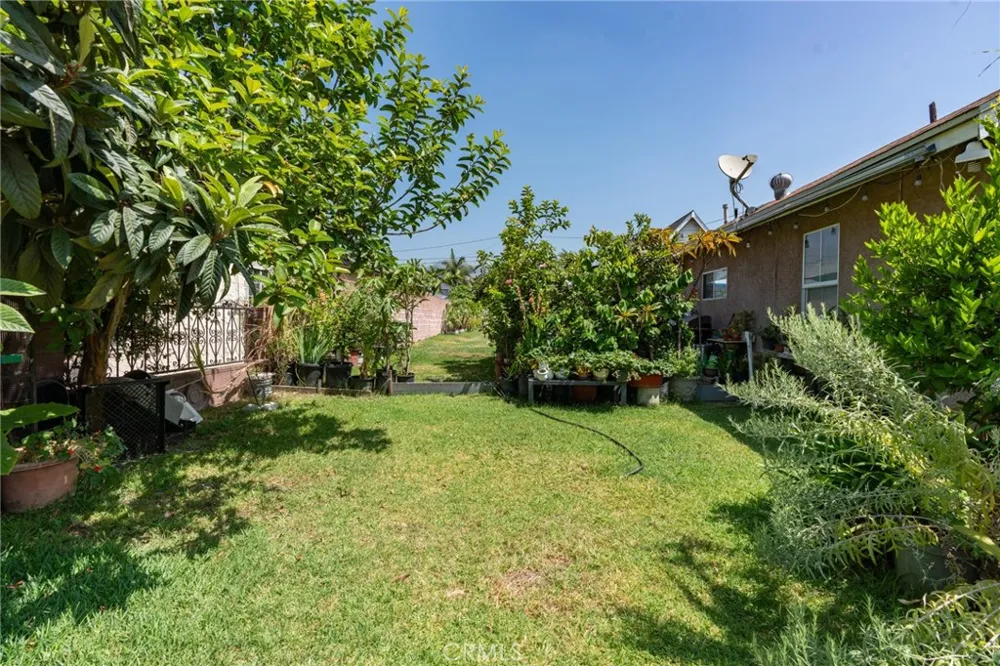325 W Crescent Drive Azusa, CA 91702