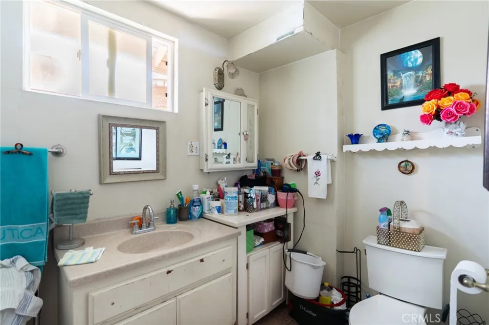 325 W Crescent Drive Azusa, CA 91702