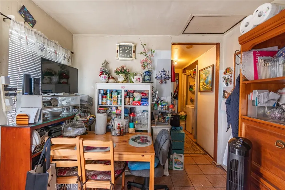 325 W Crescent Drive Azusa, CA 91702