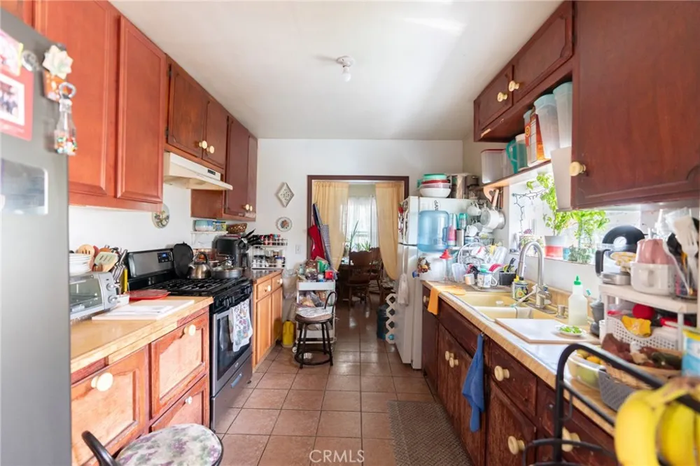 325 W Crescent Drive Azusa, CA 91702