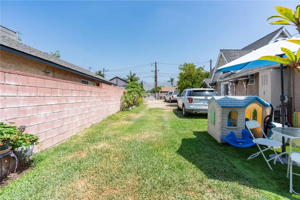 325 W Crescent Drive Azusa, CA 91702