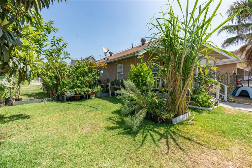 325 W Crescent Drive Azusa, CA 91702