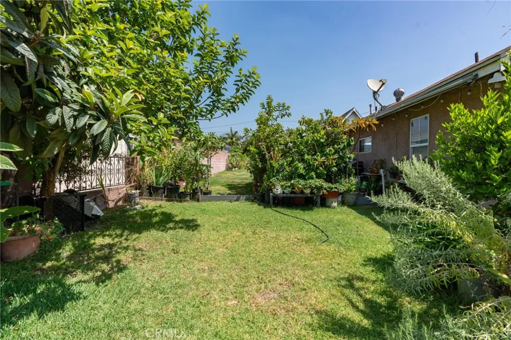 325 W Crescent Drive Azusa, CA 91702