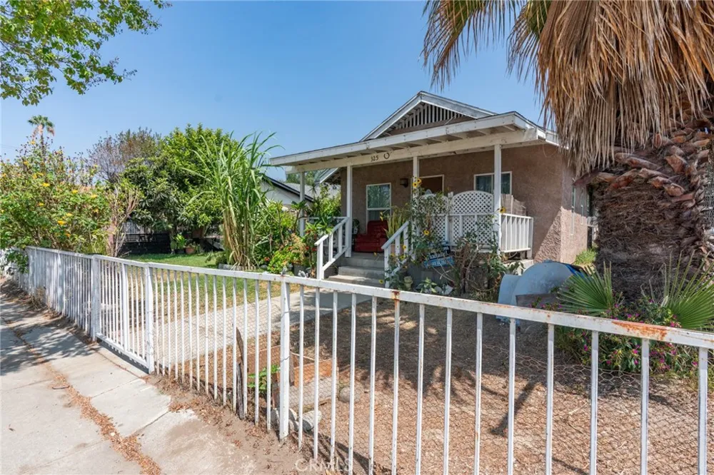 325 W Crescent Drive Azusa, CA 91702