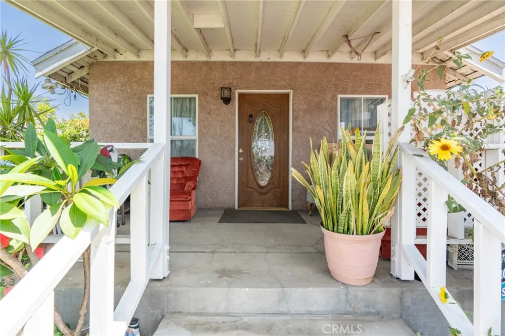 325 W Crescent Drive Azusa, CA 91702