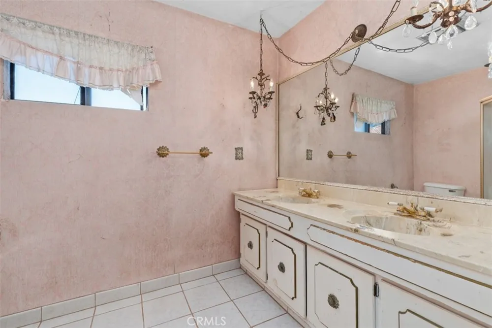 10253 Angell Downey, CA 90242