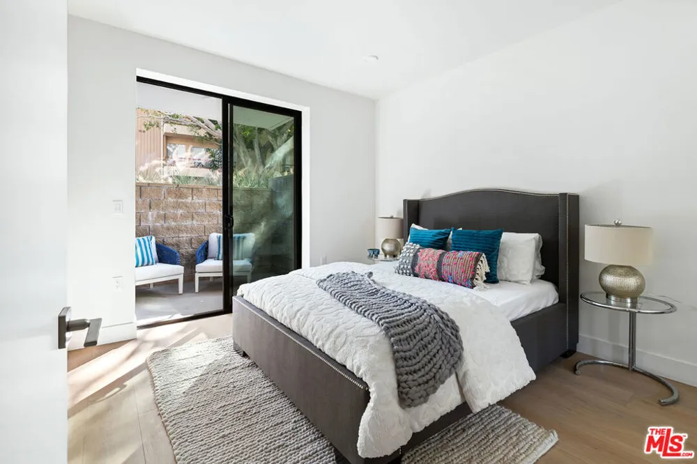 3651 Regal Place #102 Los Angeles, CA 90068