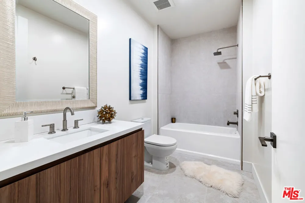 3651 Regal Place #102 Los Angeles, CA 90068