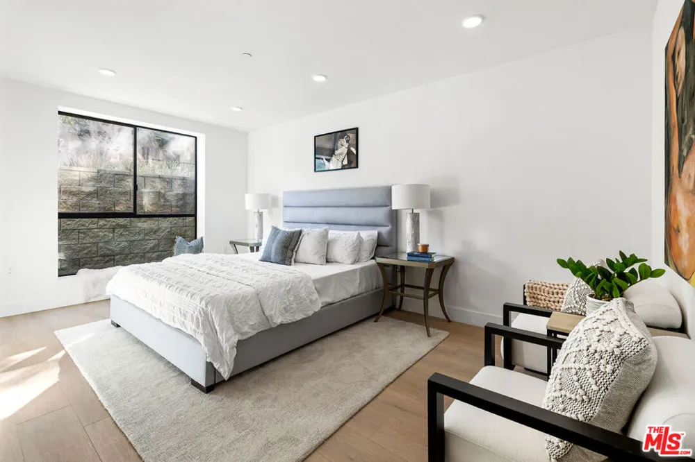 3651 Regal Place #102 Los Angeles, CA 90068