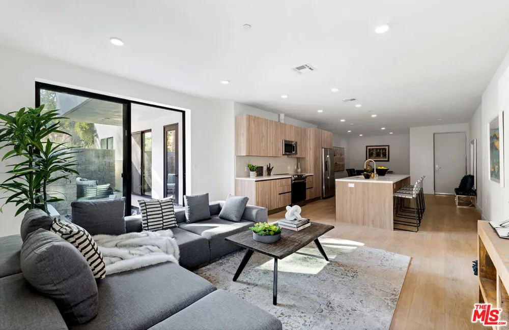 3651 Regal Place #102 Los Angeles, CA 90068