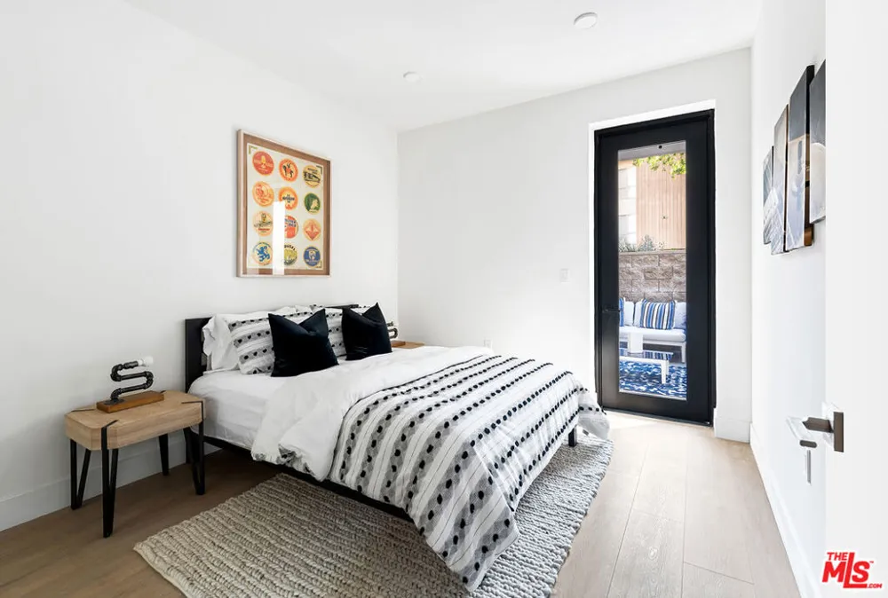 3651 Regal Place #102 Los Angeles, CA 90068