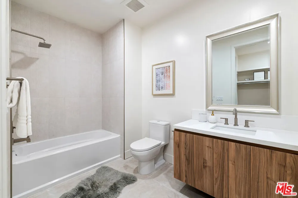 3651 Regal Place #102 Los Angeles, CA 90068