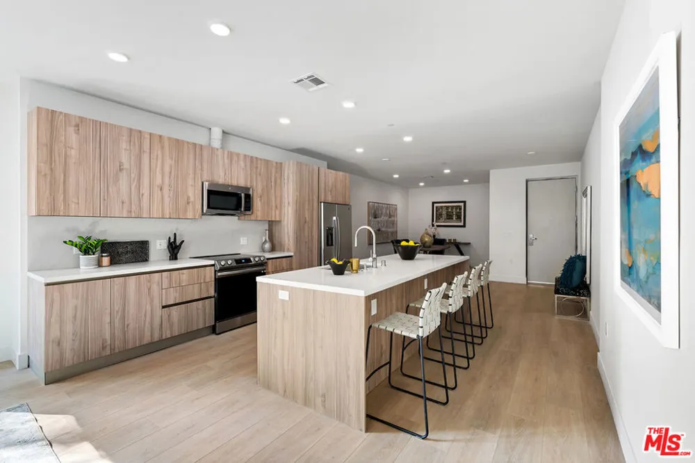 3651 Regal Place #102 Los Angeles, CA 90068