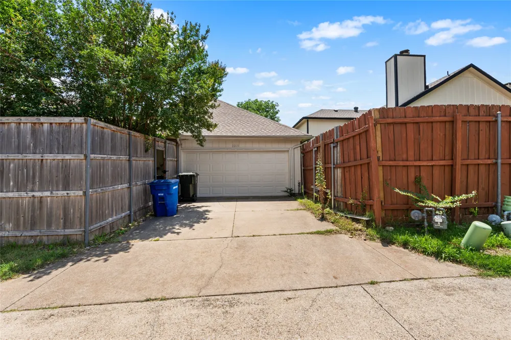 2219 Greenview Drive Carrollton, TX 75010