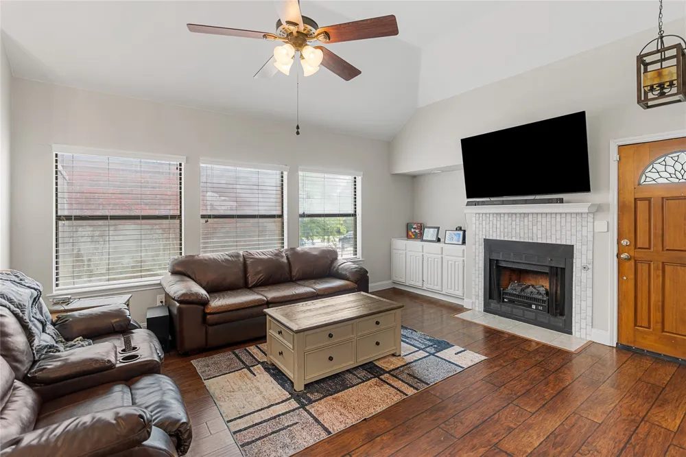 2219 Greenview Drive Carrollton, TX 75010