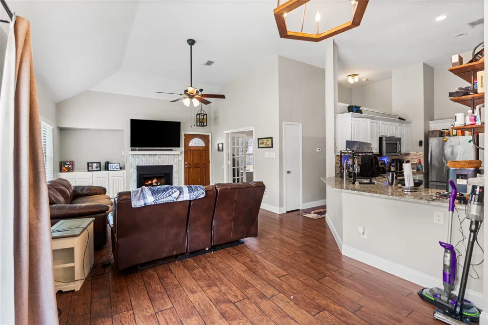 2219 Greenview Drive Carrollton, TX 75010