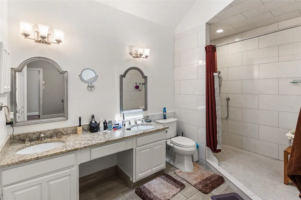 2219 Greenview Drive Carrollton, TX 75010