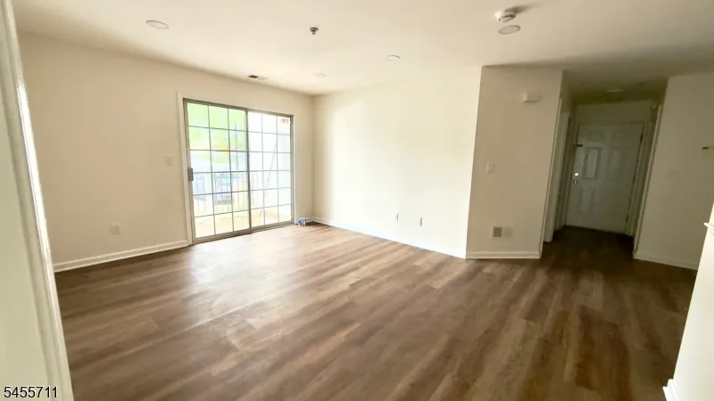 517 Waterford Dr Edison, NJ 08817