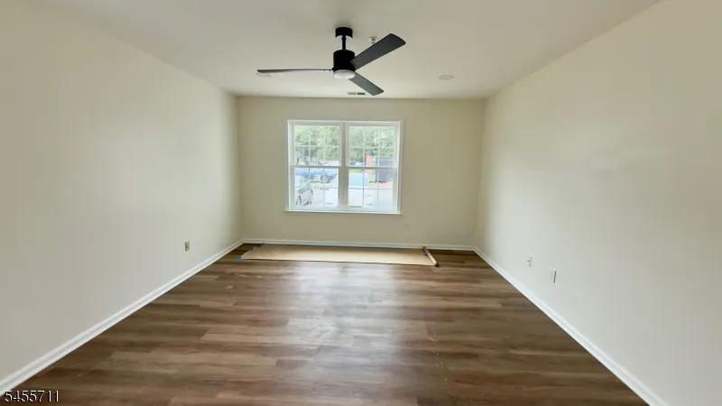 517 Waterford Dr Edison, NJ 08817