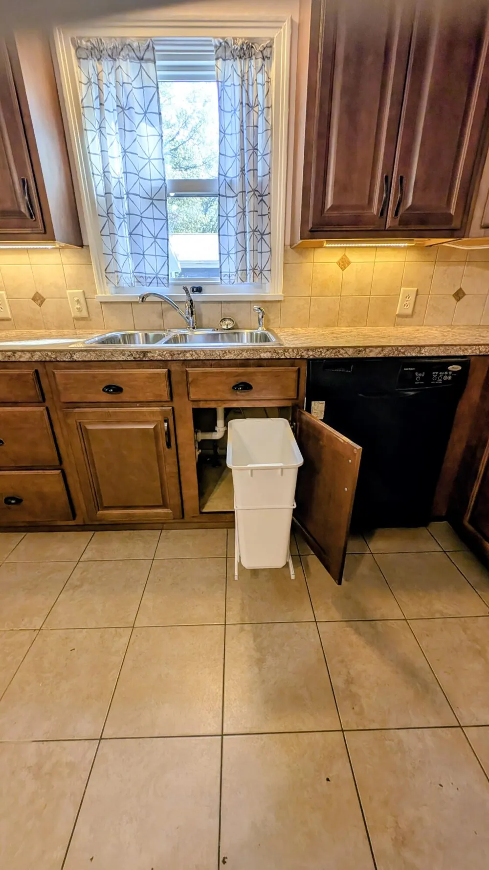 1932 Elwood Street Muskegon, MI 49442