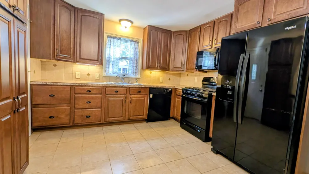1932 Elwood Street Muskegon, MI 49442