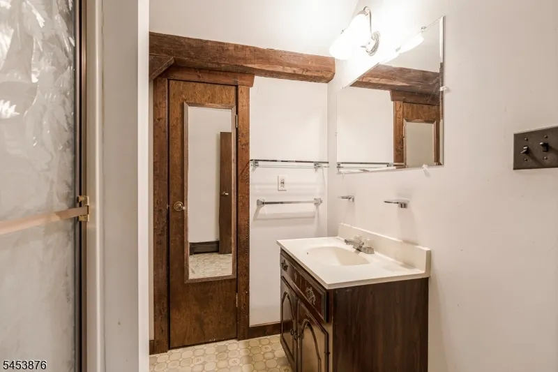 1570 Harbourton Rocktown Rd Hopewell, NJ 08530