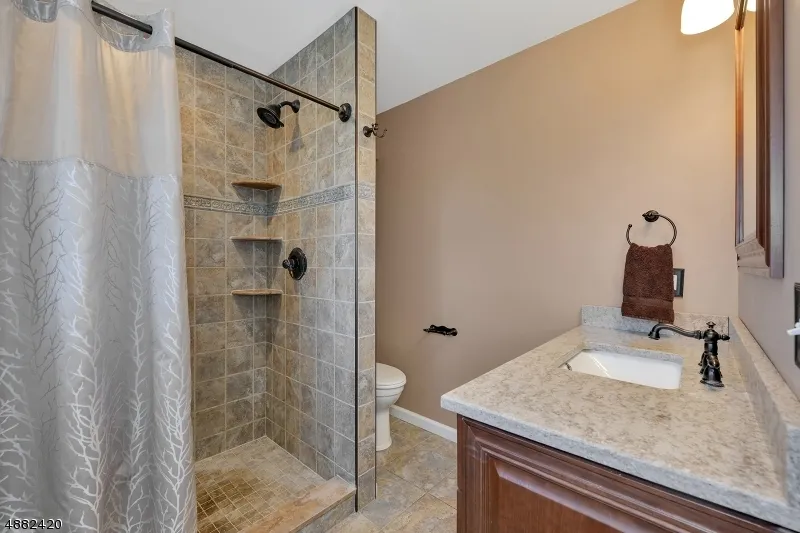 12 Studer Rd Clinton, NJ 08809