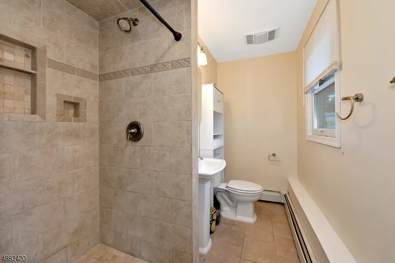 12 Studer Rd Clinton, NJ 08809