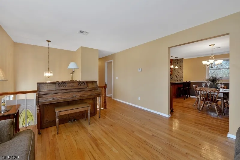 12 Studer Rd Clinton, NJ 08809