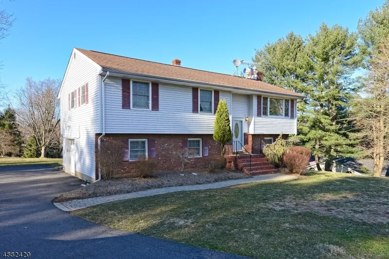 12 Studer Rd Clinton, NJ 08809