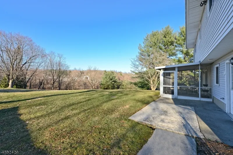 12 Studer Rd Clinton, NJ 08809