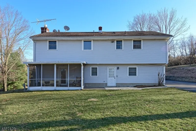 12 Studer Rd Clinton, NJ 08809