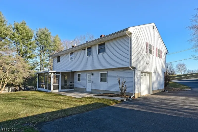 12 Studer Rd Clinton, NJ 08809
