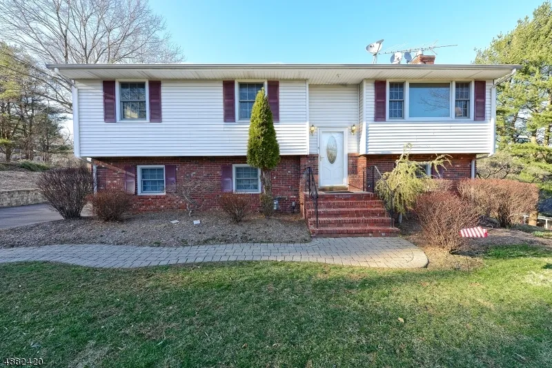 12 Studer Rd Clinton, NJ 08809