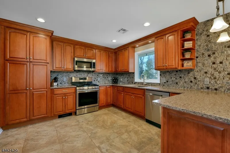 12 Studer Rd Clinton, NJ 08809