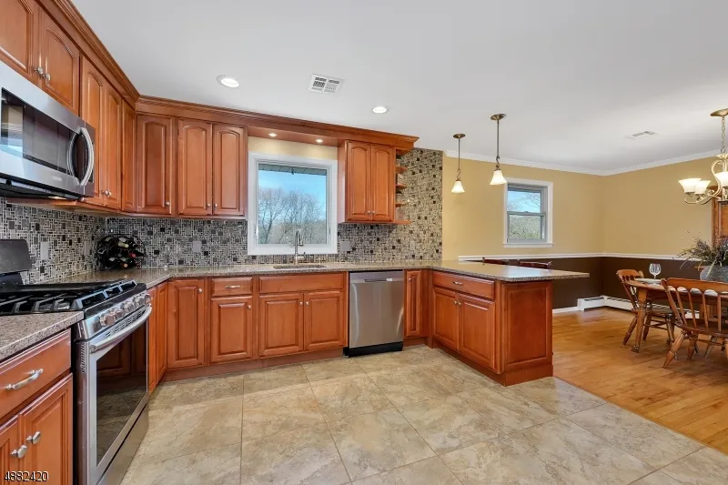 12 Studer Rd Clinton, NJ 08809