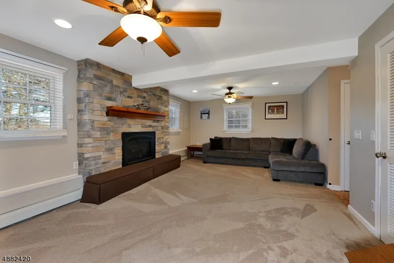 12 Studer Rd Clinton, NJ 08809