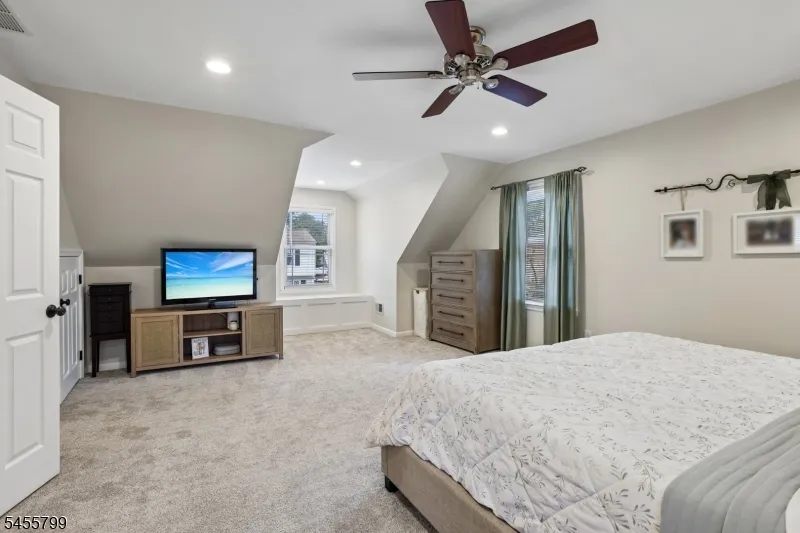 74 Overhill Rd Belleville, NJ 07109