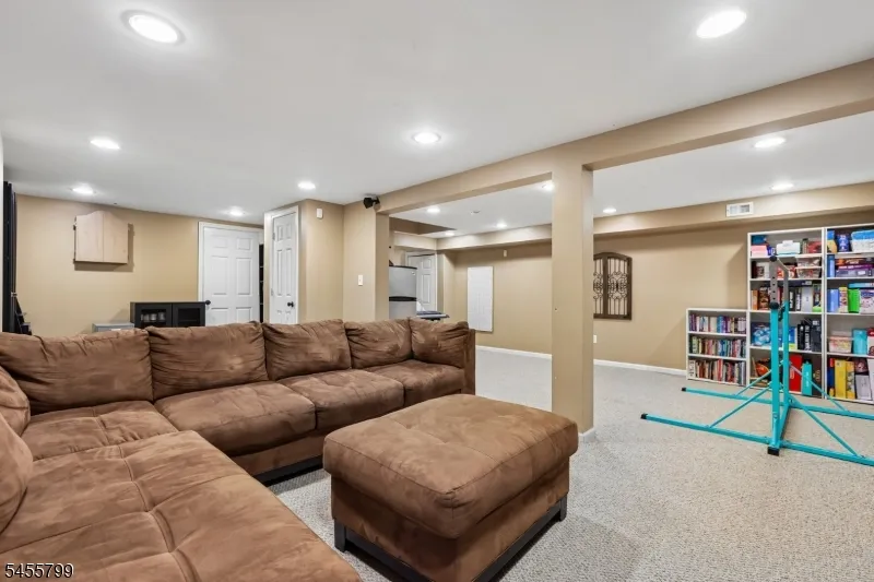 74 Overhill Rd Belleville, NJ 07109