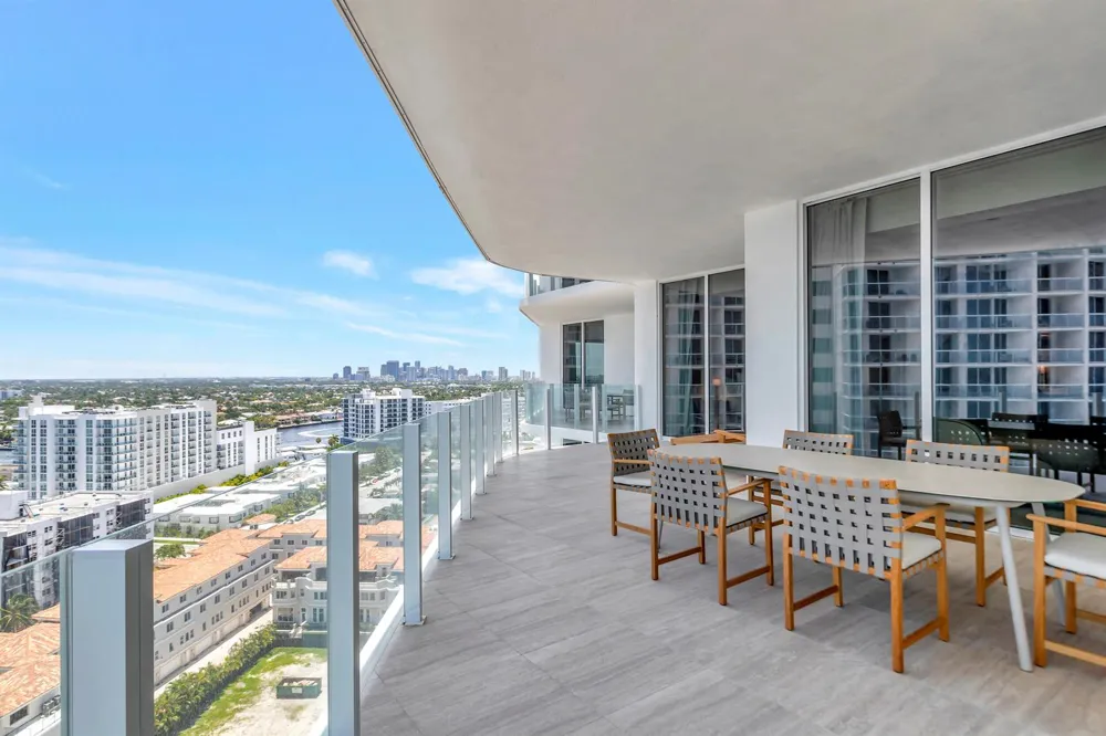 525 FORT LAUDERDALE BEACH BOULEVARD #1707 Fort Lauderdale, FL 33304