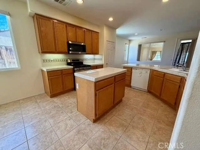 14990 Lexington Adelanto, CA 92301