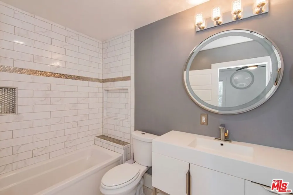 4530 W Washington Boulevard Los Angeles, CA 90016