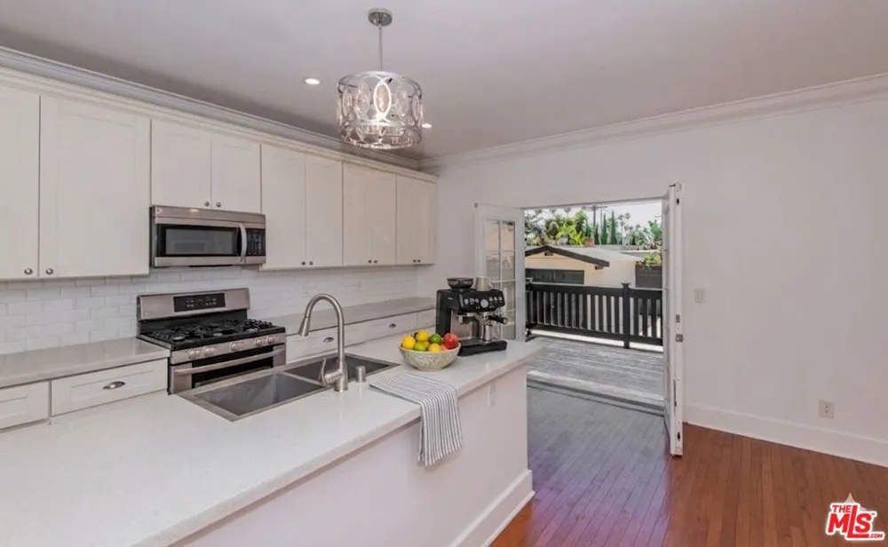 4530 W Washington Boulevard Los Angeles, CA 90016