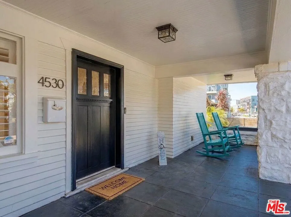 4530 W Washington Boulevard Los Angeles, CA 90016