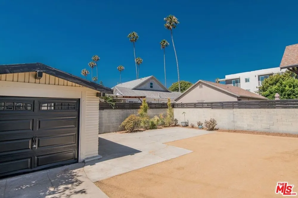 4530 W Washington Boulevard Los Angeles, CA 90016