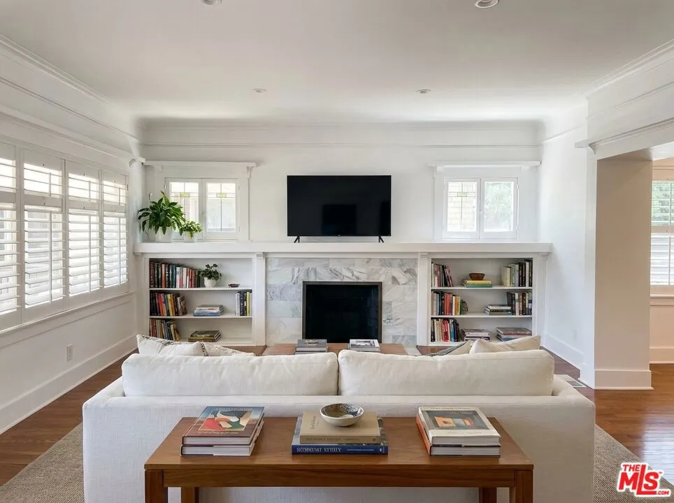 4530 W Washington Boulevard Los Angeles, CA 90016