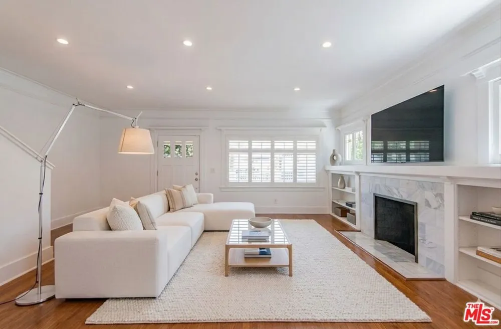 4530 W Washington Boulevard Los Angeles, CA 90016