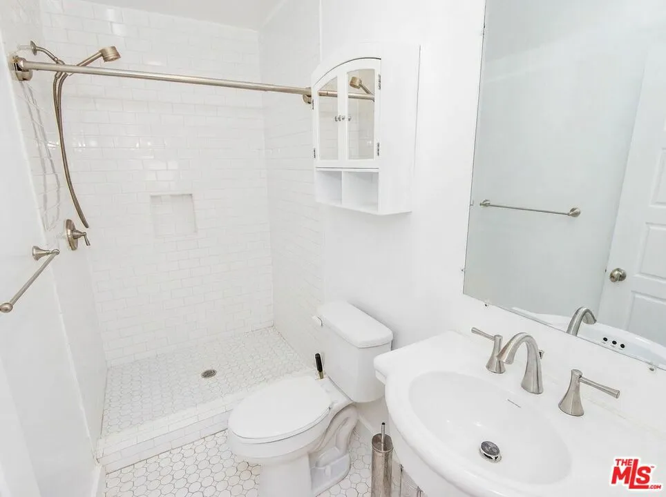 4530 W Washington Boulevard Los Angeles, CA 90016